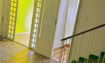 Imagem 2: VENDO CASA AMPLA NO CENTRO - EXCELENTE PARA MORADIA, COMÉRCIO OU INVESTIMENTO