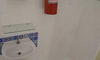 Imagem 4: Excelente saleta, sala e banheiro, possui interfone e local para ar condicionado