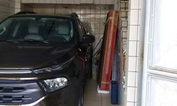 Imagem 4: Casa a venda três pavimento, 2/4, uma suíte ,garagem fechada. Avalio receber veículo parte