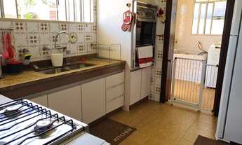 Imagem 7: Casa para venda possui 400 metros quadrados com 4 quartos em Guabirotuba - Curitiba - PR