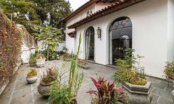 Imagem: Casa à venda com 6 quartos, 250m2 de área