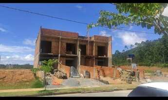 Imagem 6: O melhor desse sobrado é a linda paisagem em meio a natureza em um condomÍnio totalmente p