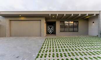 Imagem 2: Casa comercial no Ahú com 7 salas e 5 vagas