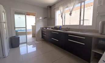 Imagem 7: Triplex para venda tem 250 metros quadrados com 4 quartos em Caiçara - Praia Grande - SP