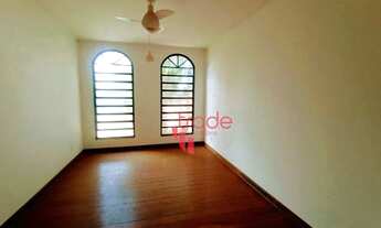 Imagem: Casa para Vender de 03 Quartos no Bairro