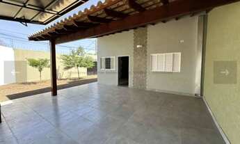 Imagem 2: Venda. Casa de esquina com espaço de terreno