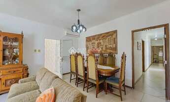 Imagem 2: Casa com 4 domitório (1 suíte) no bairro Menino Deus - Porto Alegre