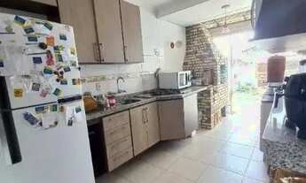 Imagem 6: Casa em Porto Alegre, no bairro Guarujá, com 2 dormitório(s), e 2 banheiros, à v