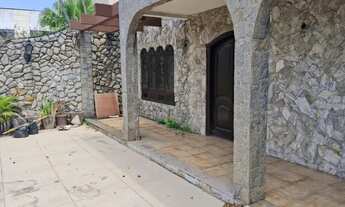 Imagem 2: Imóvel para aluguel possui 220 metros quadrados com 4 quartos em Centro - Macaé - RJ