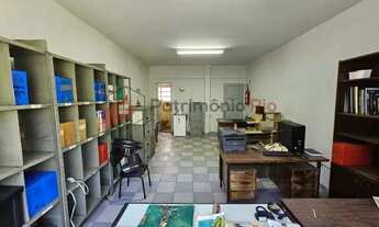 Imagem 3: Ampla sala com banheiro e vaga de garagem