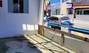 Imagem 7: Ótima casa comercial no Centro de Macaé, com salão anexo de aproximadamente 70m2 atrás da