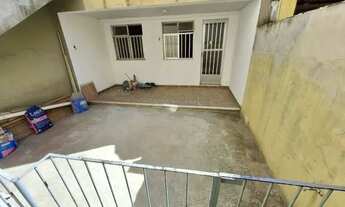 Imagem 2: Apartamento térreo tipo casa, composto de sala e dois quartos, com piso frio