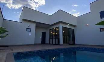 Imagem 6: Casa para venda tem suítes e piscina em Residencial Interlagos - Rio Verde - Goiás