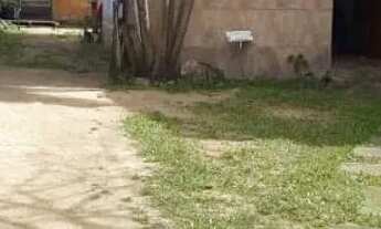 Imagem: Terreno com 2 casas de Alvenaria