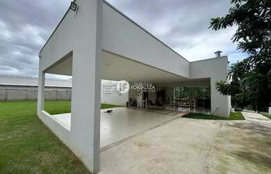 Imagem 2: SEGURANÇA E ESPAÇO: SEU NOVO LAR ESPERA NA CHARMosa CHÁCARA IPÊ!