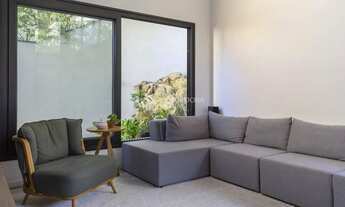 Imagem 2: Casa Mobiliada em condomínio fechado com 270 m² privativos - Bairro Trindade - Florianópol