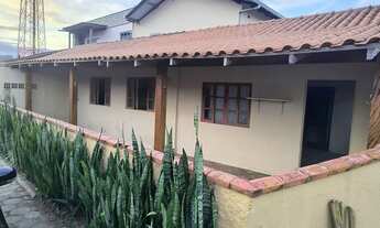 Imagem: Casa no centro da Barra do Sul