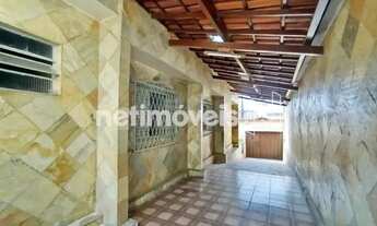 Imagem 2: Casa Ampla à Venda no Bairro Rio Branco 3 Quartos, Garagem para 4 Veículos e Excelente Lo