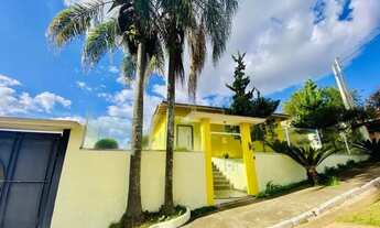 Imagem 2: LINDA CASA TÉRREA À VENDA EM CONDOMÍNIO ARBORIZADO COM PLAYGROUND, QUADRA E PISTA DE CAMIN