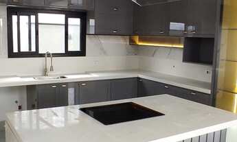 Imagem 6: Casa de condomínio térrea para venda possui 214 metros quadrados com 3 quartos