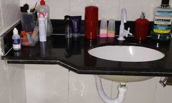 Imagem: ALUGO SUÍTE COM MOBÍLIA PARA MOÇA!