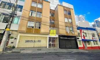 Imagem: Amplo apto com 3 quartos, 2 banheiros e