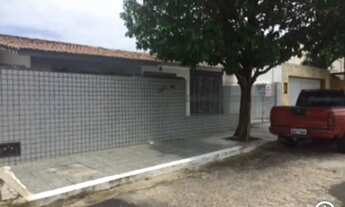 Imagem 4: Vende-se Casa no bairro de Candelária, com 4 quartos, sendo uma suíte Valor R$320milreais