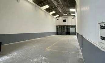 Imagem 2: Galpão com escritório para aluguel com 550 metros quadrados em Olaria - Rio de Janeiro - R