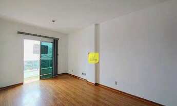 Imagem: Amplo apto com 2 quartos (suíte), varanda