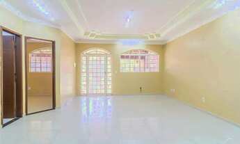 Imagem 5: Casa com 3 Quartos, 1 Suíte, 3 Vagas de Garagem, Área de Serviço e Casa aos Fundos à Venda