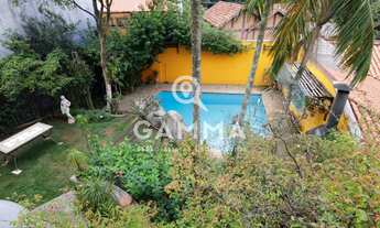 Imagem 2: Casa com 4 dormitórios e piscina no Pacaembu em rua tranquila e arborizada