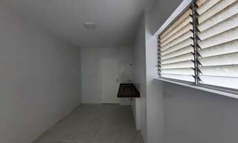 Imagem 2: Apartamento para venda possui 110 metros quadrados com 3 quartos em Vila Alzira - Guarujá