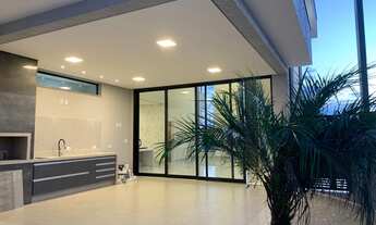 Imagem 7: Casa de condomínio térrea para venda possui 214 metros quadrados com 3 quartos