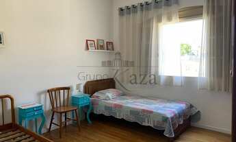 Imagem 7: Sobrado para venda tem 550 metros quadrados com 6 quartos