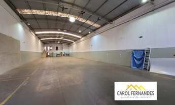 Imagem 3: Barracão no bairro Dois Córregos, com 625m2, três salas e três banheiros com vestiários