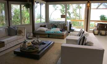 Imagem: Casa charmosa em condomínio, em meio a