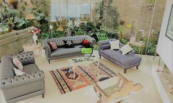 Imagem: Casa em condomínio alto padrão, com clube