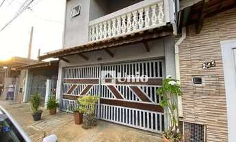 Imagem: Sobrado no bairro de Santa Terezinha