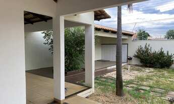 Imagem 2: Casa 3/4, sendo um suíte, sala de estar, jantar, cozinha, garagem e área serv. etc.