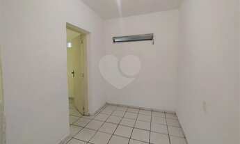 Imagem 3: Casa de fundo !! 1 dormitório, sala , cozinha e banheiro