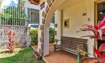 Imagem 5: Espaço, Sol e Tradição: Casa Clássica com 6 Dormitórios em Terreno de 605m²