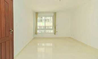 Imagem 3: Imóvel para venda possui 63 metros quadrados com 2 quartos em Santana - Porto Alegre - RS