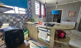 Imagem 7: Casa de Esquina no Dom Pedro 1 - Casa de esquina com um prédio