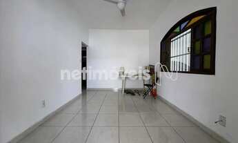 Imagem 2: Encante-se com esta residência completa no coração do bairro República!