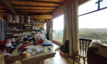 Imagem 6: Casa com 03 suítes, vista panorâmica em uma região tranquila em Campos do Jordão-SP