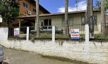 Imagem 2: Casa residencial em madeira, com 120 m², localizada no Bairro Tifa Martins, contendo 3 qua