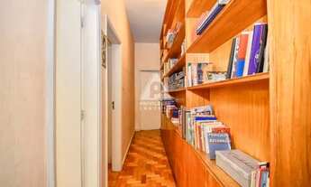 Imagem 7: Em Copacabana: Apartamento em excelente estado, com 180 m², sala ampla, 4 quartos sendo 1