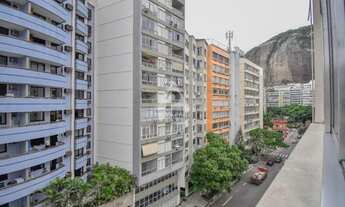 Imagem 5: Em Copacabana: Apartamento em excelente estado, com 180 m², sala ampla, 4 quartos sendo 1