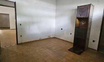 Imagem 7: Casa espaçosa com quintal