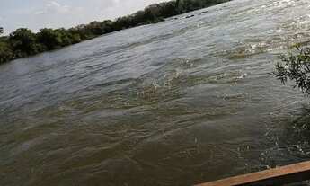 Imagem 4: área rural de 5 hectares (51 mil metros quadrados), na beira do rio Cuiabá, com